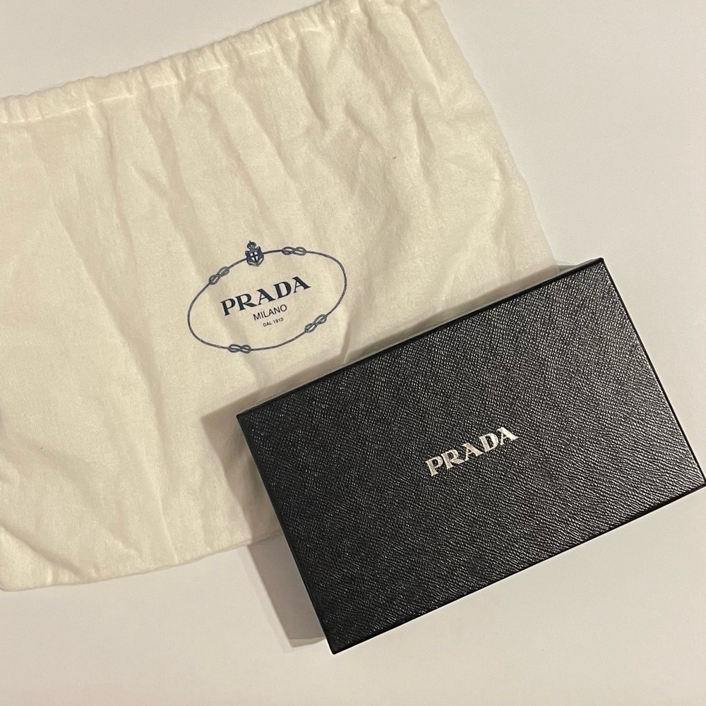 Authentic Prada Wallet On Chain - image 3